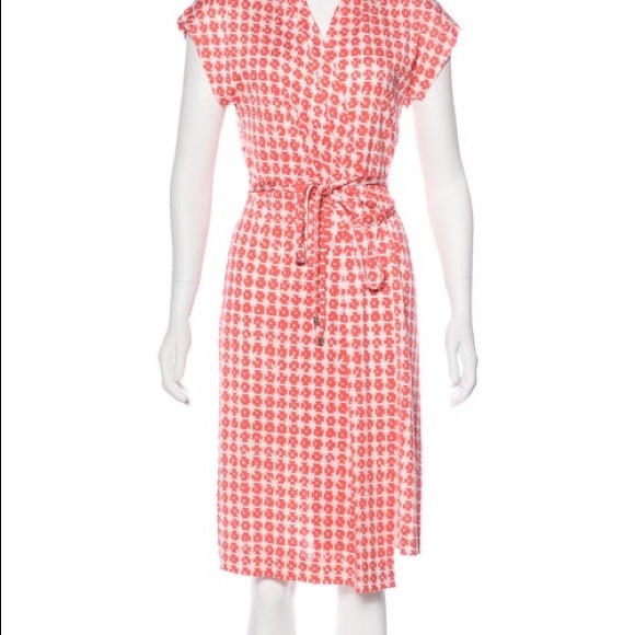 Beautiful DVF silk Mindy wrap dress - Picture 1 of 5